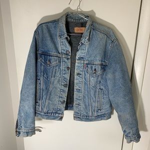 Vintage 80s Levi’s denim trucker jacket with blanket interior